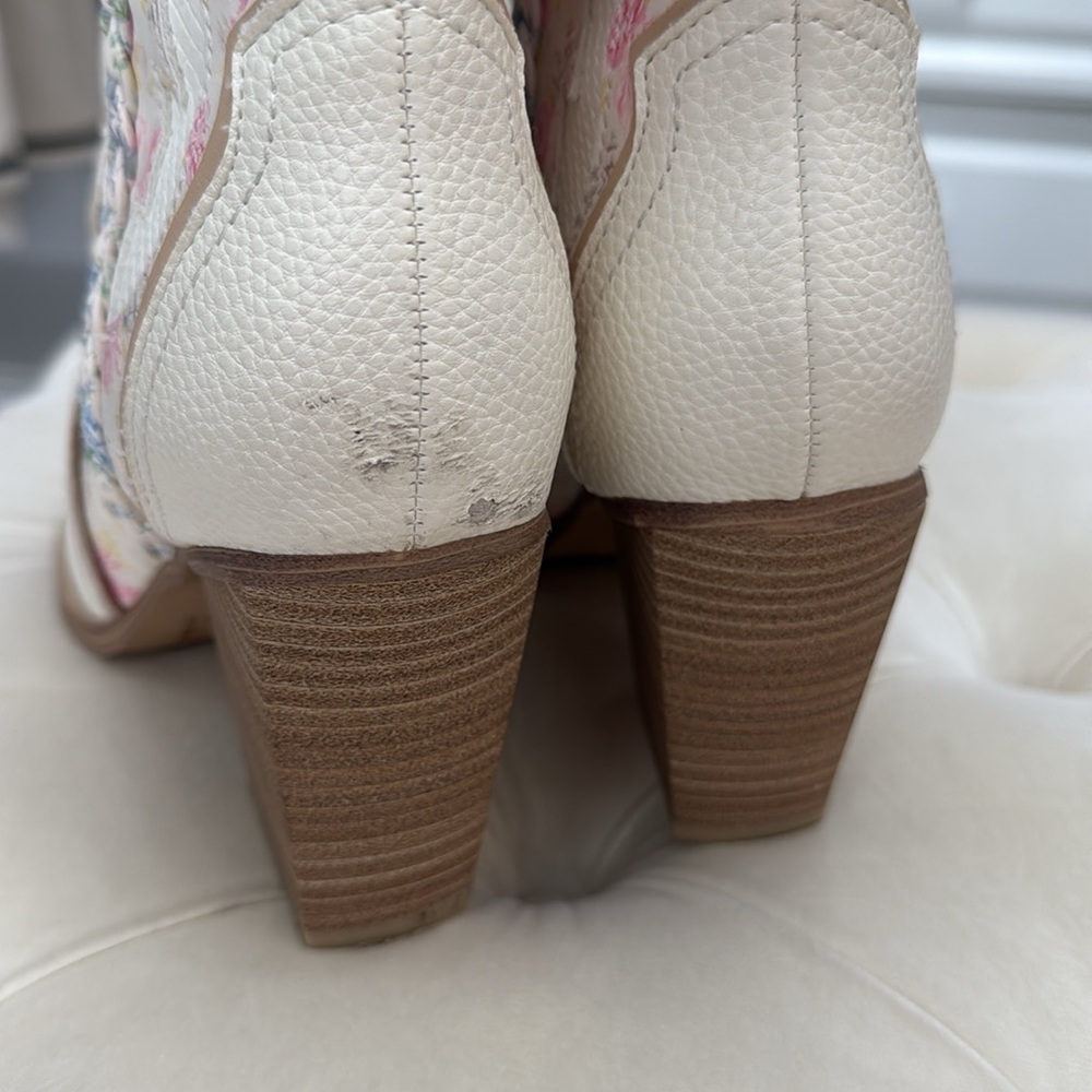 ALTAR’D state (MIA)  FLORAL BOOTS SIZE 6.5 Floral Cream  Boots - Picture 9 of 17